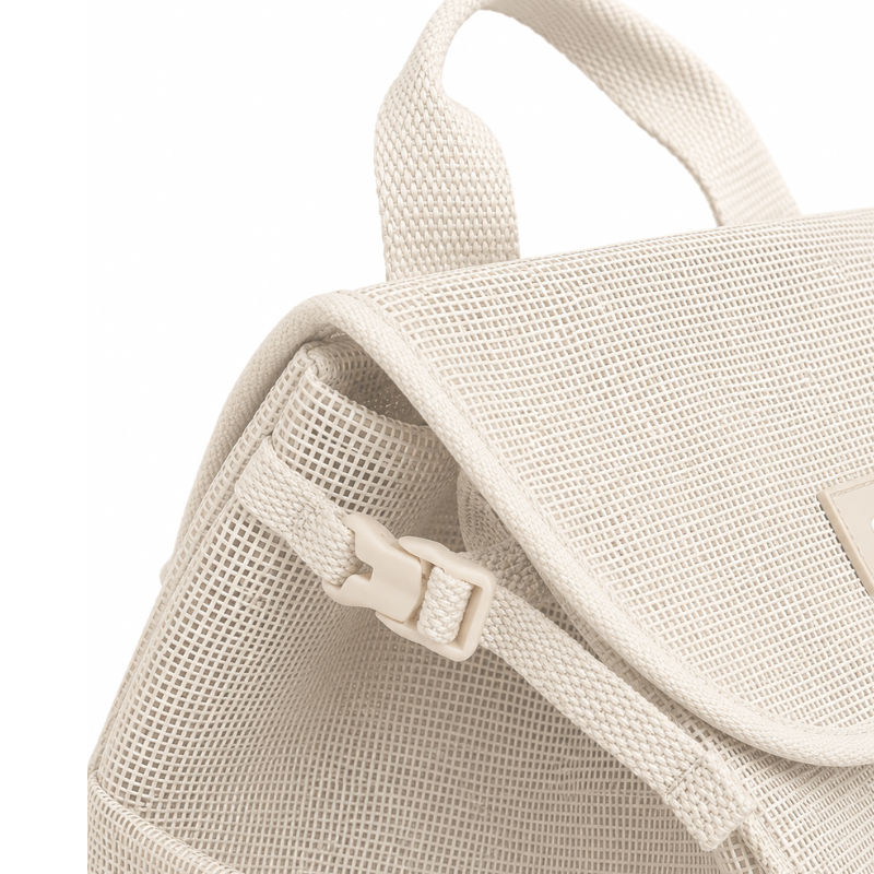 New side clip detail to compress Sande Beach Hauler mesh backpack.